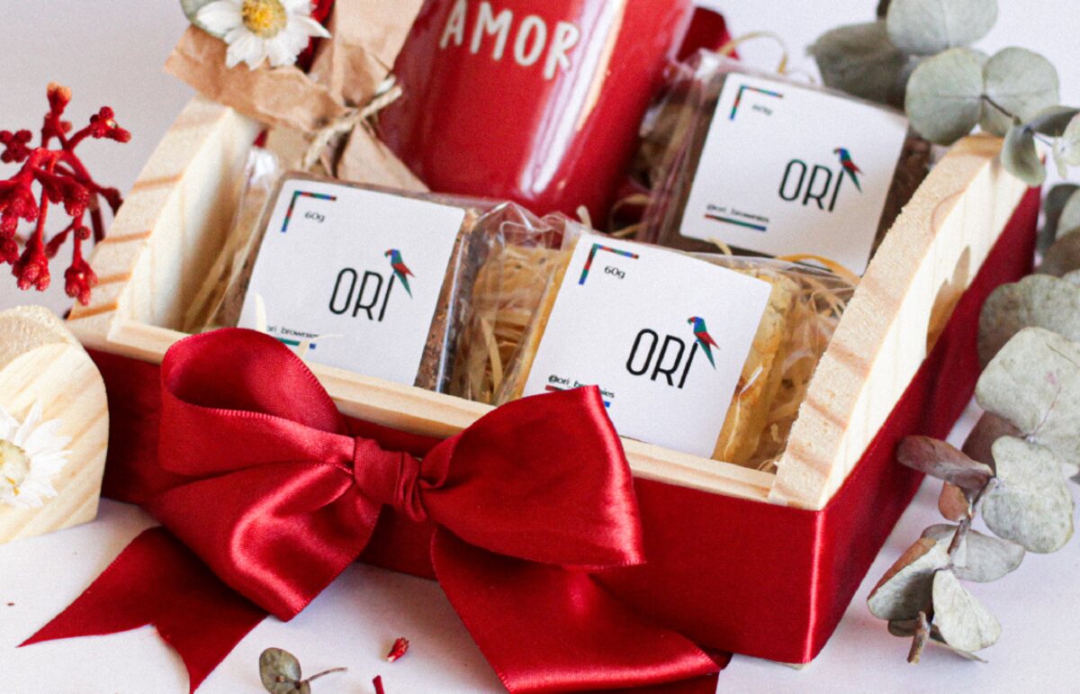 Cesta presente com brownies e caneca